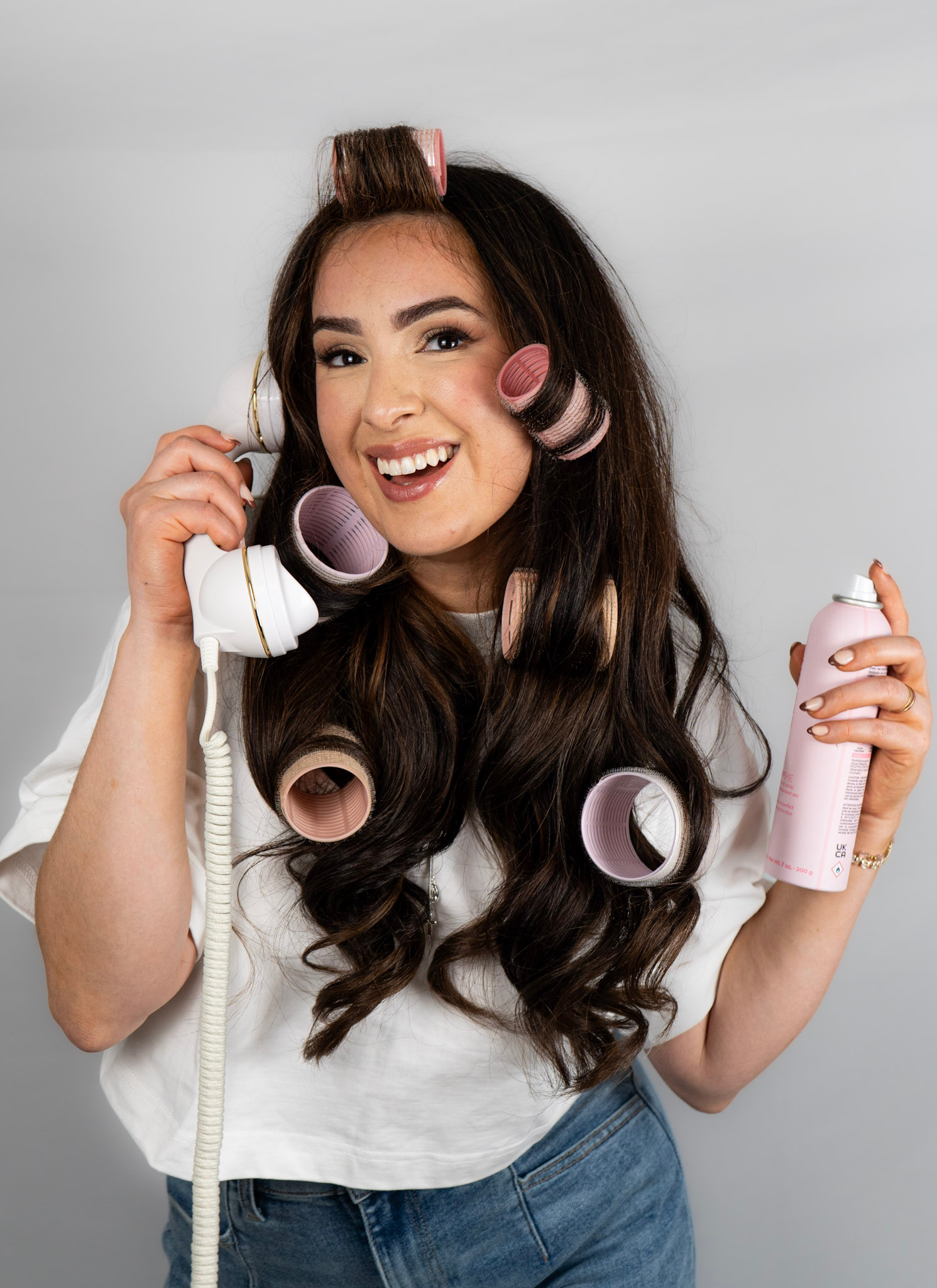 Vanessa, estilista, con herramientas de cabello